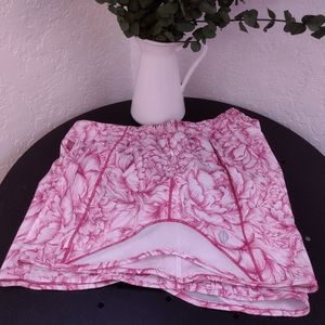 Lululemon Hotty Hot short II *2.5" Floral Bloom 6